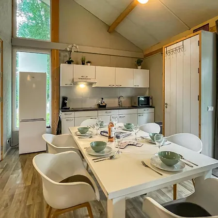 Awesome In With 3 Bedrooms, Sauna&wifi Vakantiehuis *